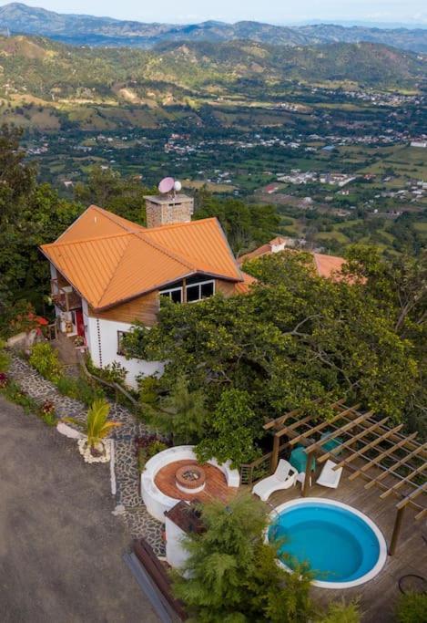 Mansion Dubai-Mountain-Jacuzzi-4Br-Jamaca De Dios Villa Jarabacoa Dış mekan fotoğraf